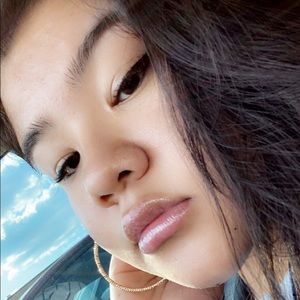 Meet your Posher, Claudia